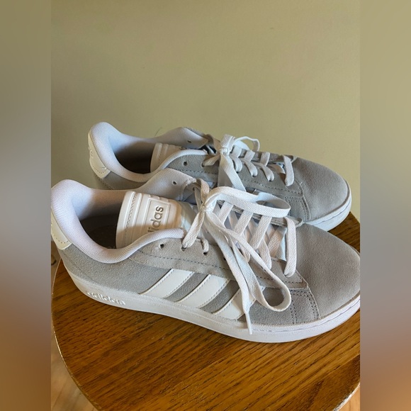 👟 Adidas Cloudfoam Sneakers | Women’s Size [8] | Black & White